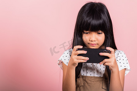 亚洲孩子 10 年来喜欢使用手机进行社交网络媒体