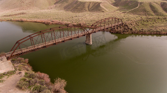 加菲摄影照片_无人机拍摄的爱达荷州加菲桥