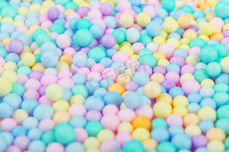 各种颜色的泡沫珠色彩鲜艳的抽象背景。