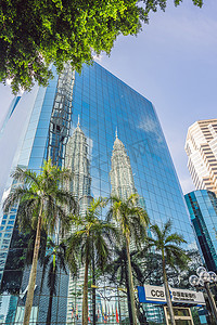 剪纸2019猪摄影照片_马来西亚吉隆坡 — 2019年3月26日：双子塔，吉隆坡的象征摩天大楼。