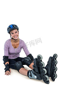 快乐女直排轮滑运动员休息的肖像