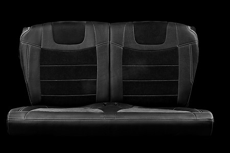 黑色汽车座椅摄影照片_黑色背景中隔离的舒适双后座乘客汽车座椅