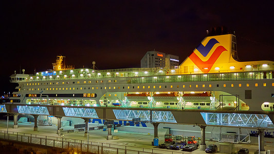 瑞典斯德哥尔摩 - 2018年11月3日：塔林克船维多利亚一号在瑞典首都斯德哥尔摩 Vartahamnen 港。