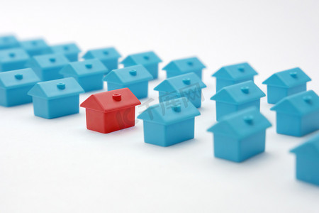 微型房屋不同选择概念地产家居房地产的成功。