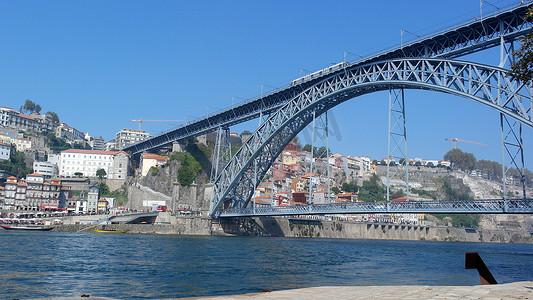 亮金色建筑摄影照片_多姆路易斯桥，波尔图，葡萄牙