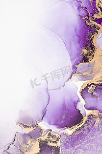 液体流体摄影照片_纸上大理石液体水墨艺术画的紫金抽象背景。