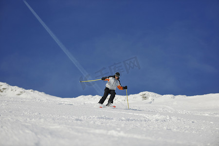 乘车活动摄影照片_滑雪者免费乘车