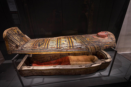 意大利都灵 — 2021年8月19日：埃及石棺与木乃伊，意大利都灵埃及博物馆