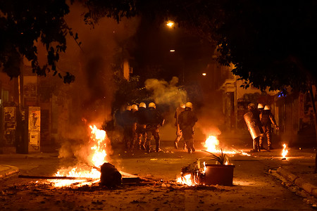 雅典 - 学生起义游行 - 冲突