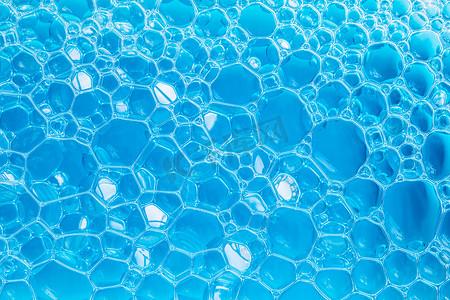 蓝色肥皂泡沫特写的纹理
