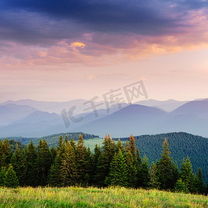 风景摄影照片_美丽的夏季山风景。