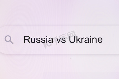 基辅摄影照片_俄罗斯 vs 乌克兰 - 互联网浏览器搜索栏问题通过相机移动输入文本。
