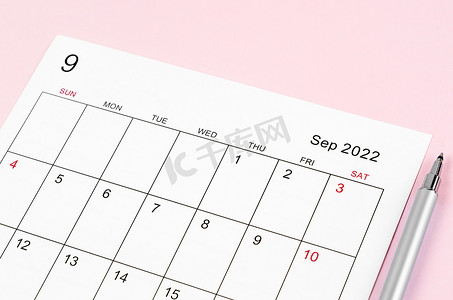 9月份摄影照片_2022 年 9 月日历表，带粉红色钢笔