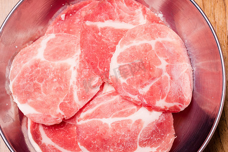 火锅烧烤摄影照片_韩国传统风味新鲜猪肉牛肚烧烤