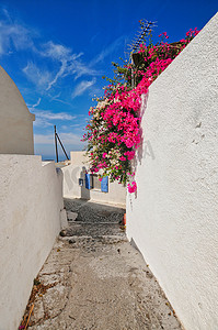 希腊圣托里尼岛皮尔戈斯古老传统村庄的狭窄社区。