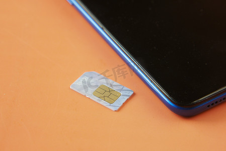 桌上智能手机的 SIM 卡