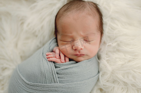 睡觉婴儿摄影照片_刚出生的男婴肖像