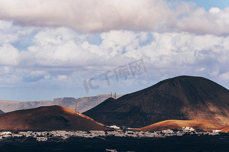 蒂法摄影照片_蒂曼法亚国家公园火山口的惊人全景景观。