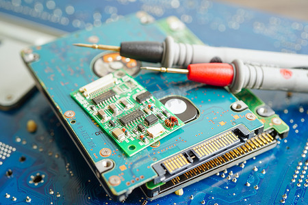 维修和升级笔记本、电子、计算机硬件和技术概念的电路主板。