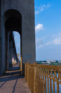 跨河公铁错层桥