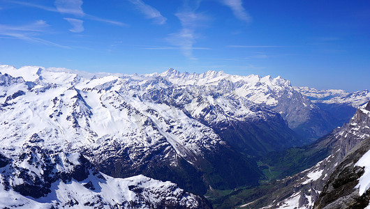 铁力士山雪山山谷景观