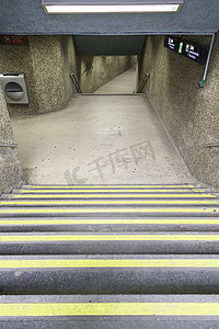 地下摄影照片_里斯本地铁的楼梯