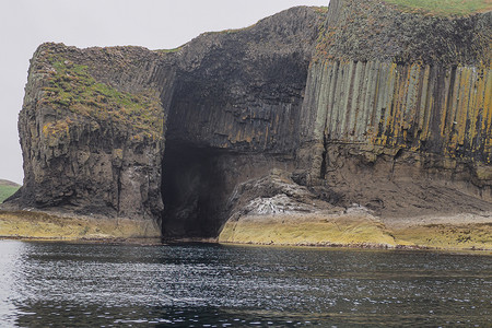 芬格斯洞穴和六角形火山玄武岩柱赫布里底群岛斯塔法岛