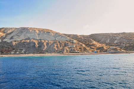希腊圣托里尼岛附近的锡拉西亚岛