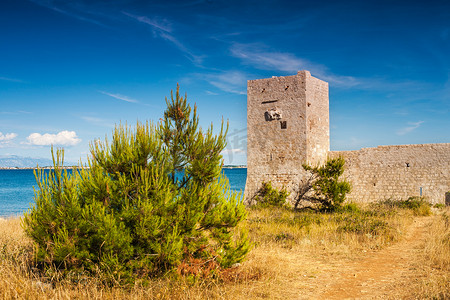 维尔利特摄影照片_卡斯特利纳城堡，维尔岛，克罗地亚，欧洲的堡垒遗址。