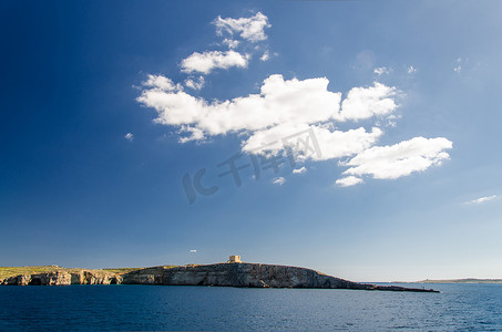 驻扎摄影照片_塔楼驻扎在马耳他地中海科米诺岛