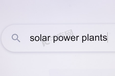 搜索框摄影照片_在搜索栏屏幕视图中搜索太阳能发电厂信息。