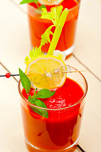 芹菜汁摄影照片_新鲜番茄汁
