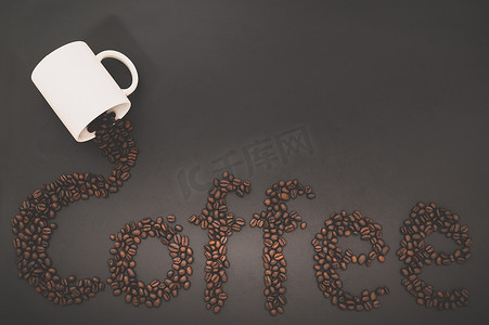喜欢喝咖啡，咖啡豆排列着咖啡这个词