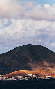 蒂曼法亚国家公园火山口的惊人全景景观。