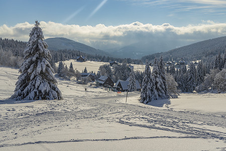 捷克共和国北波西米亚巨山 (Krkonose) 马拉乌帕周围的冬季景观