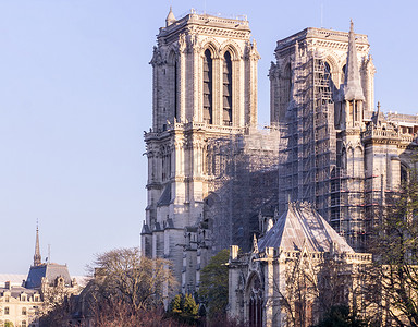 正在修复中的巴黎圣母院