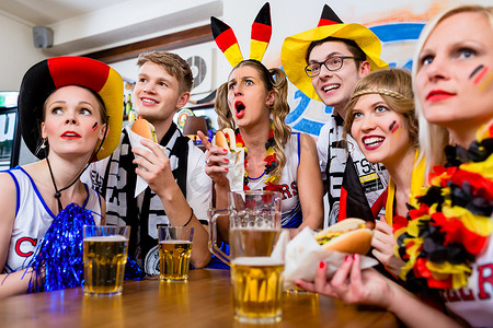 球迷观看德国国家队比赛