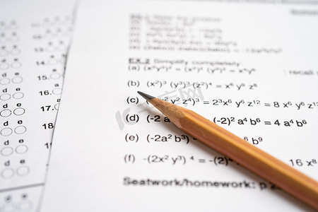 带铅笔绘图的答题纸填写选择选择、教育理念