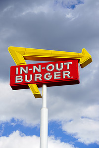 out摄影照片_In-N-Out 汉堡外部标志