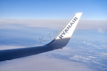 机翼上的爱尔兰超低成本航空公司瑞安航空标志