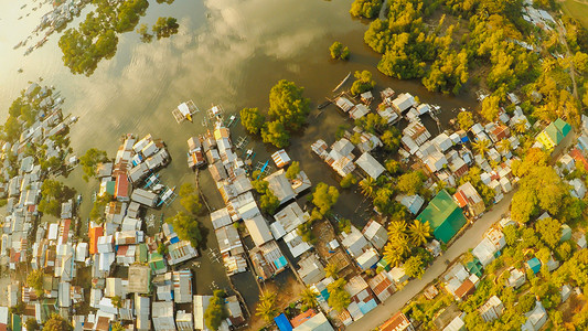 鸟瞰科隆市与贫民窟和贫困区。