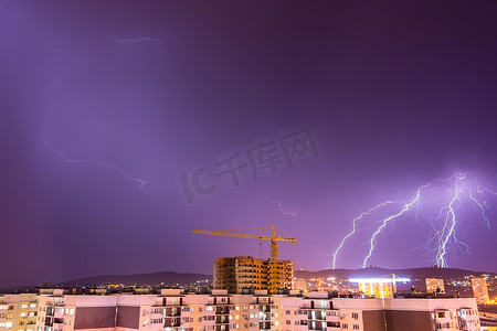 俄罗斯阿纳帕城市度假胜地的夜间雷雨和闪电