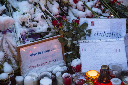 悼念摄影照片_莫斯科 - 巴黎悼念 - 法国大使馆