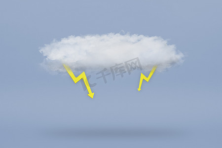 白云海报背景摄影照片_白云与蓝色背景上孤立的两个黄色闪电。