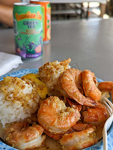 夏威夷瓦胡岛乔瓦尼斯虾车的最佳虾盘