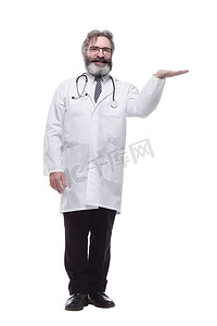 医生竖起大拇指摄影照片_友好的医生竖起大拇指。