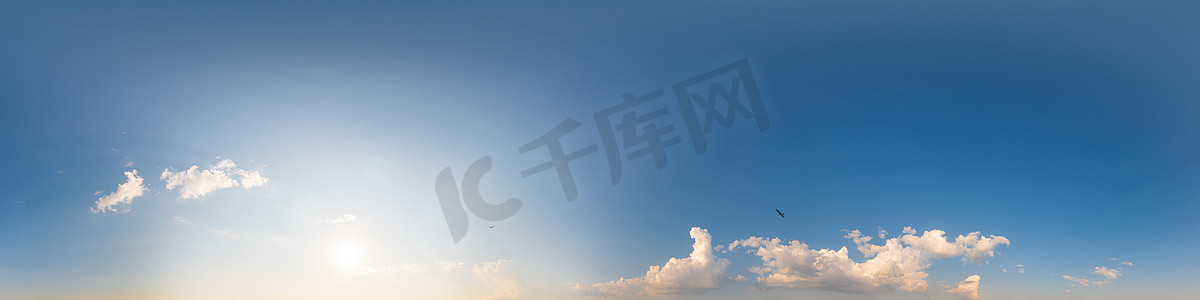 球形脉络摄影照片_蓝天全景与卷云。