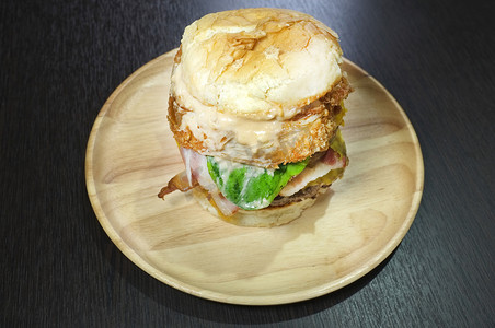 牛肉三明治摄影照片_汉堡包