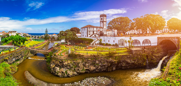 葡萄牙亚速尔群岛圣米格尔大里贝拉的全景城市景观。