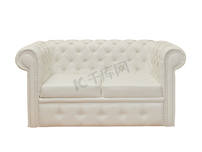 米色皮革沙发，复古风格，白色背景，前视图